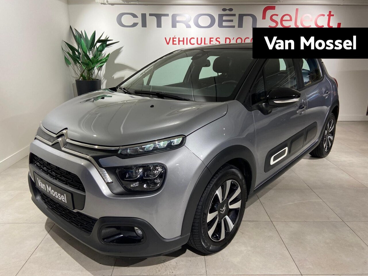 Citroën C3 - 1.2 PureTech C-Series 110PK | navi | climate | parkeersensoren - AutoWereld.nl