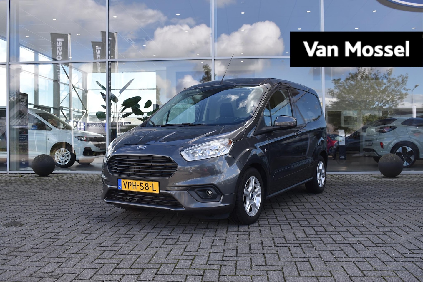 Ford Transit Courier - 1.0 Limited EcoBoost S&S | Cruise Control | Achteruitrijcamera | Navigatie | Schuifdeur Zi - AutoWereld.nl