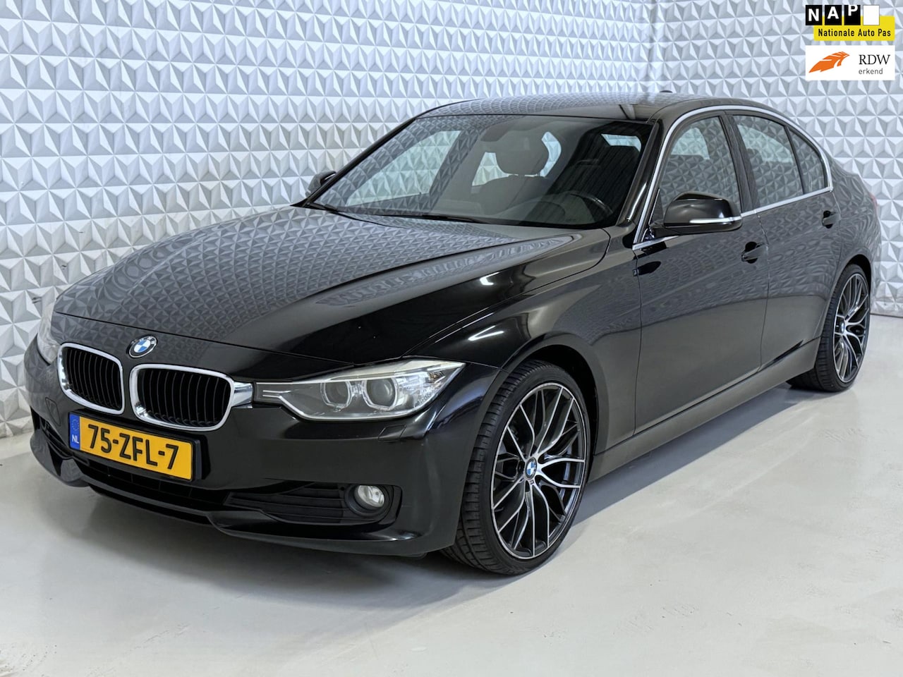 BMW 3-serie - 320d AUTOMAAT EfficientDynamics Upgrade Edition (2012) - AutoWereld.nl