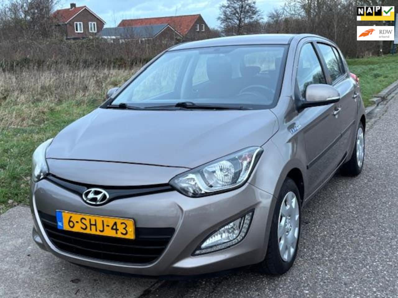 Hyundai i20 - 1.2i i-Deal 5-Drs Start/stop Airco Electric pakket Audio-CD/MP3 Navigatie ABS Colorpakket - AutoWereld.nl