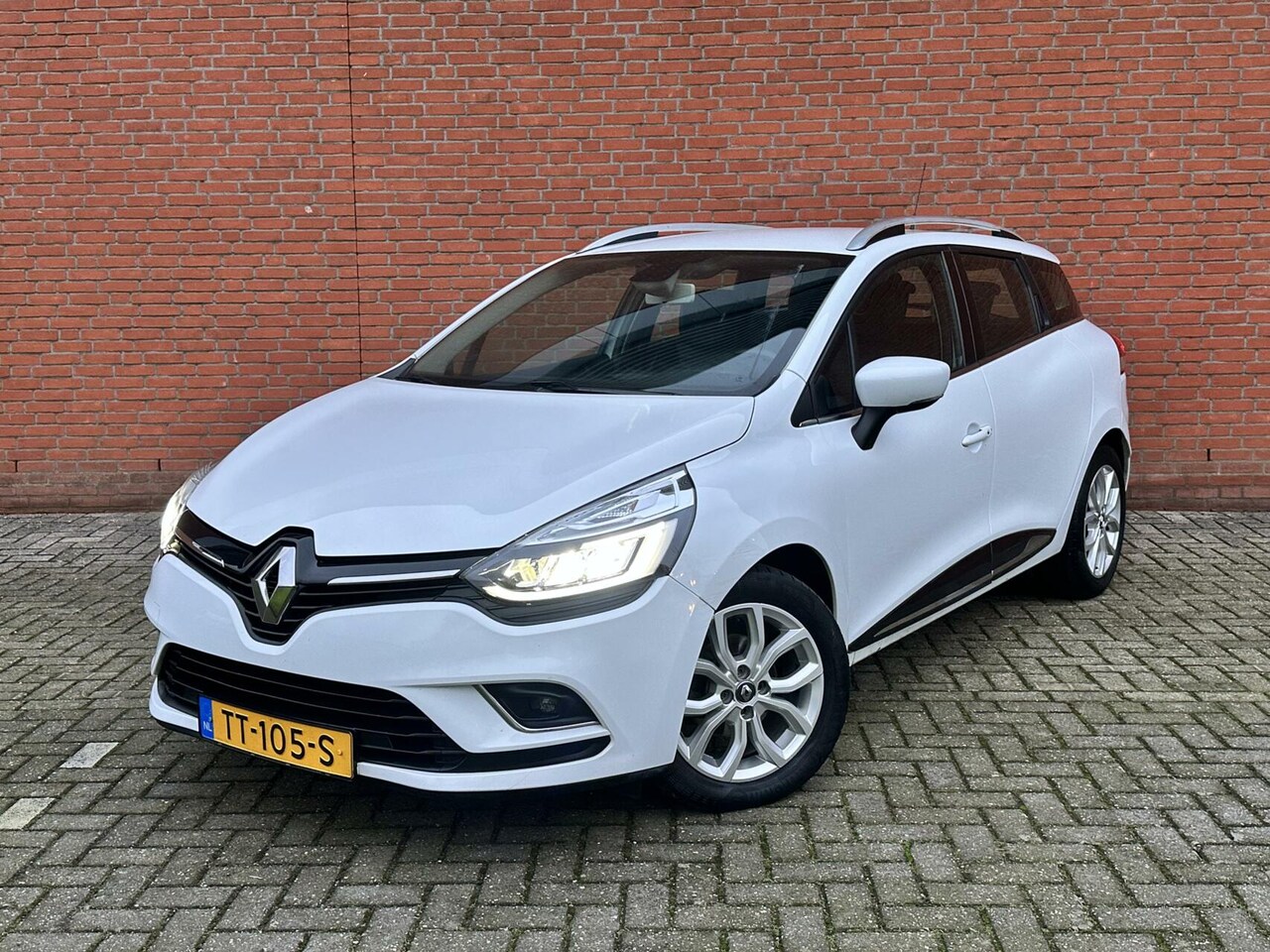 Renault Clio Estate - 0.9 TCe Intens KEYLESS|LED|NAVI|CRUISE - AutoWereld.nl