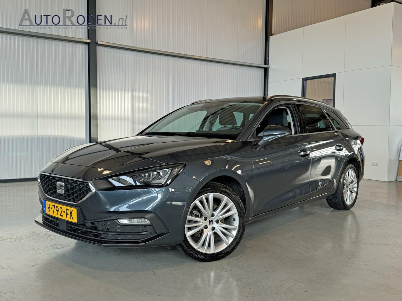 Seat Leon ST - 1.0 EcoTSi Style Business Intense Station Navi Camera CarPlay - AutoWereld.nl