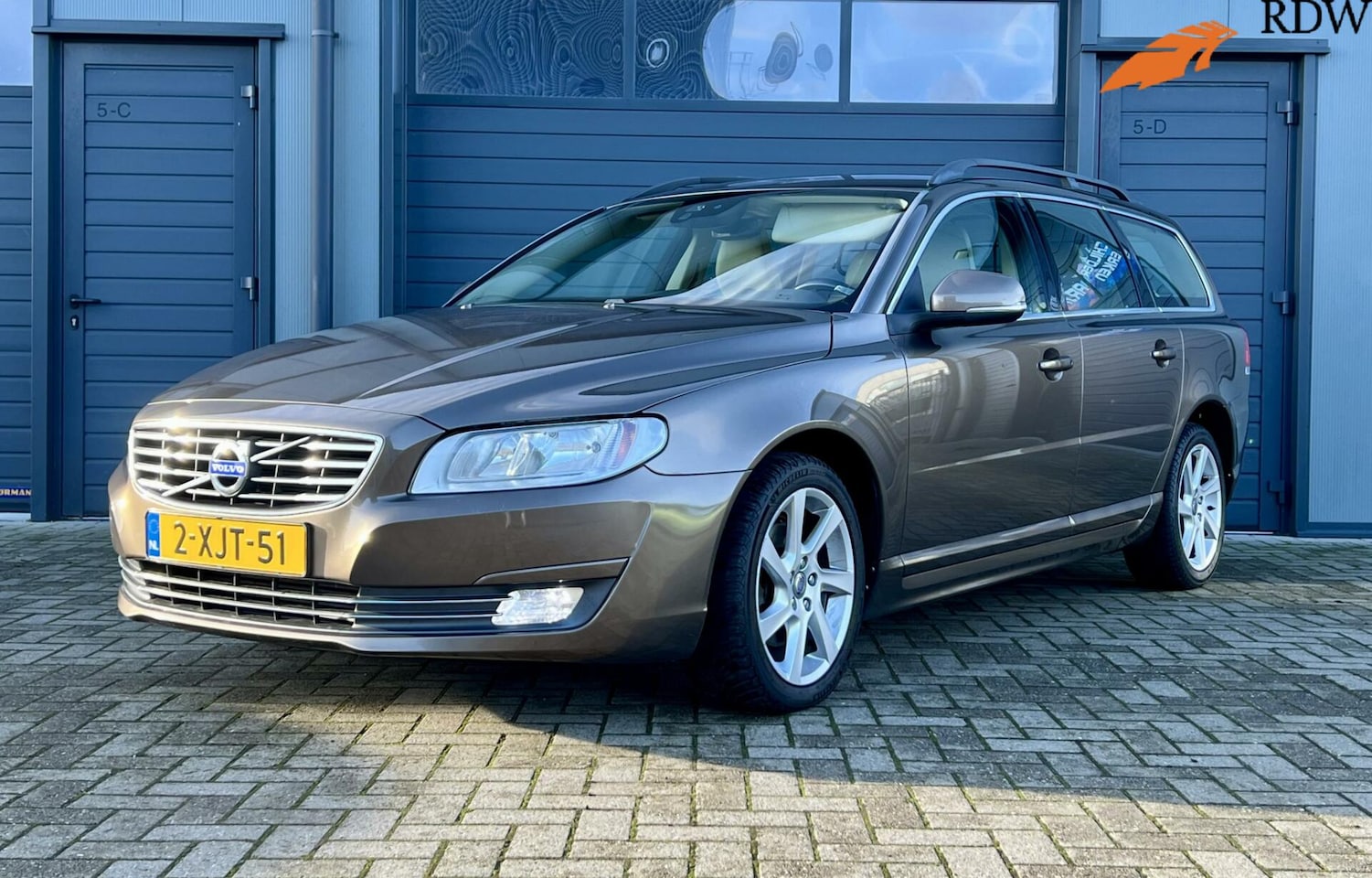 Volvo V70 - 2.0 D4 181pk Nordic+ | Zeer Net | Compleet | Leer | Standkachel | - AutoWereld.nl