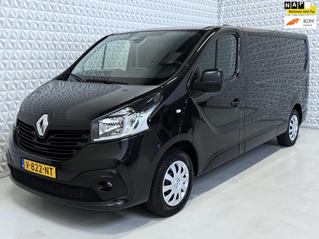 Renault Trafic - 1.6 dCi T29 L2 H1 Luxe Airco Trekhaak (2018) - AutoWereld.nl