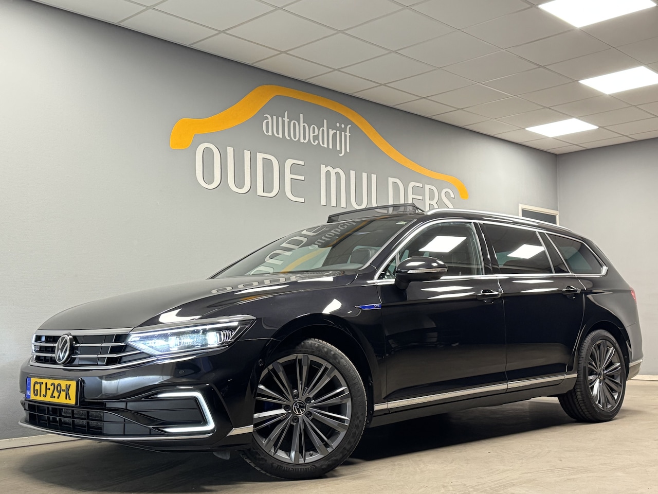 Volkswagen Passat Variant - 1.4 TSI PHEV GTE Panoramadak/Trekhaak/360Camera - AutoWereld.nl