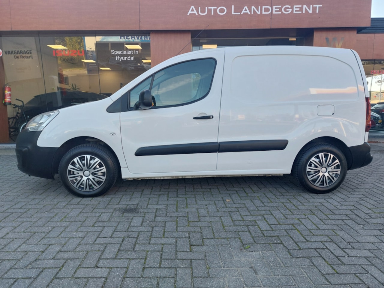 Peugeot Partner - 120 1.6 BlueHDi 100 L1 Première S&S | Ex BTW | 3 Persoons uitvoering |All season banden - AutoWereld.nl