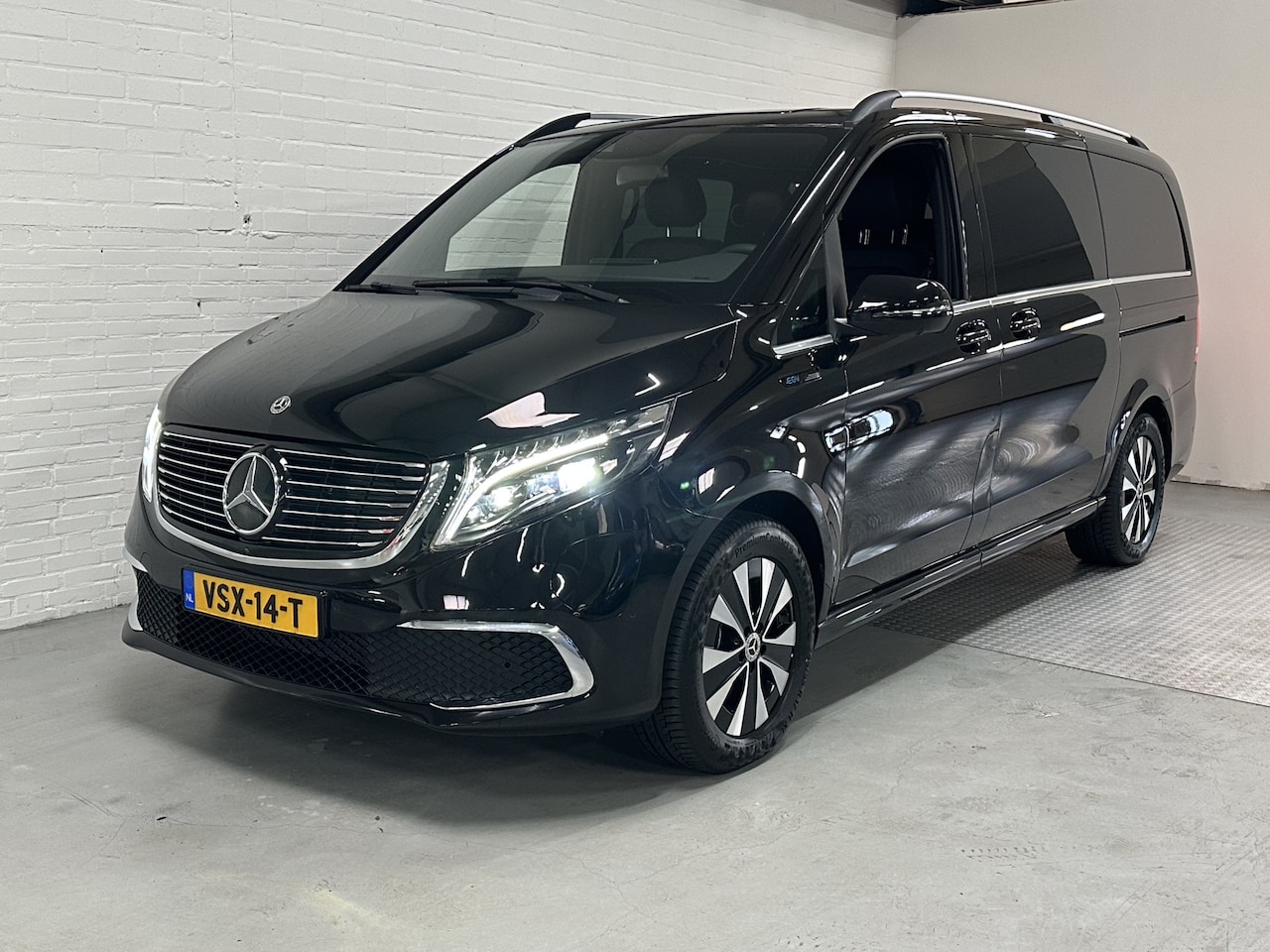 Mercedes-Benz EQV - 300 L2 90kWh DC 300 L2 |  CLIMA/ NAVI/ 360 CAMERA GARANTIE - AutoWereld.nl