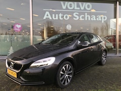 Volvo V40 - 2.0 T2 Momentum | Rijklaar incl 12 mnd Bovag | Trekhaak Verwarmbaar voorruit Navigatie