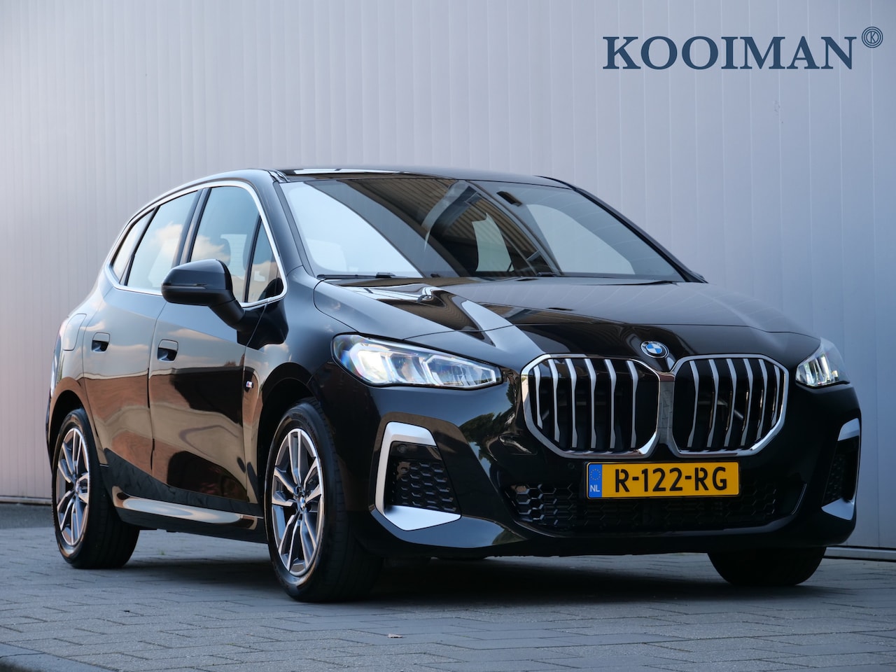 BMW 2-serie Active Tourer - 220i 157pk M-pakket Automaat Trekhaak / LED / 17 Inch - AutoWereld.nl