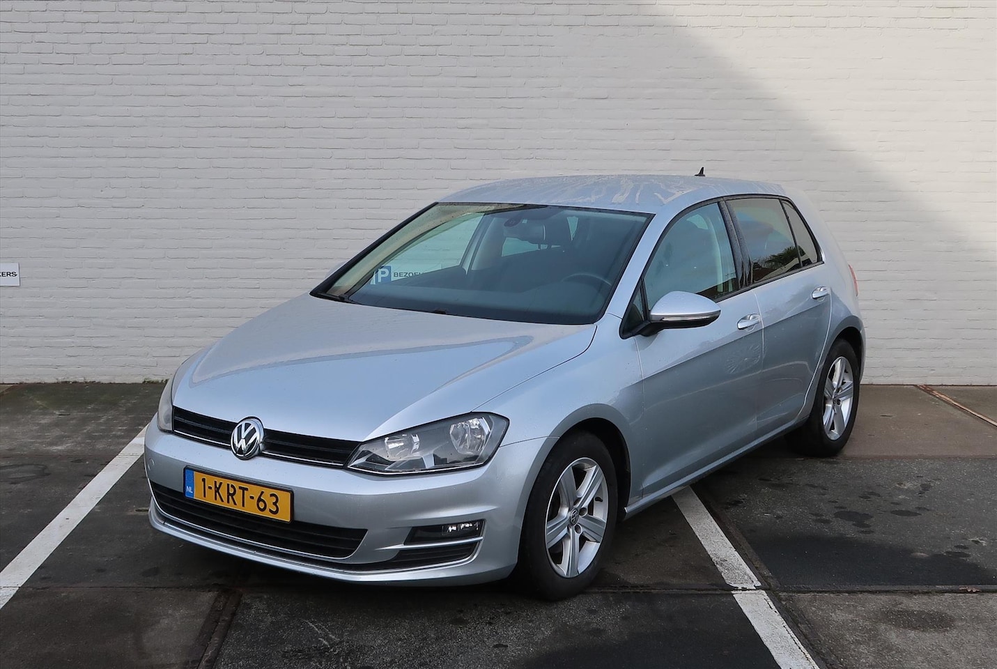 Volkswagen Golf - 1.2 TSI 105pk BMT 5-Drs DSG Highline I PDC I Climate Control I Cruise Control I Navigatie - AutoWereld.nl