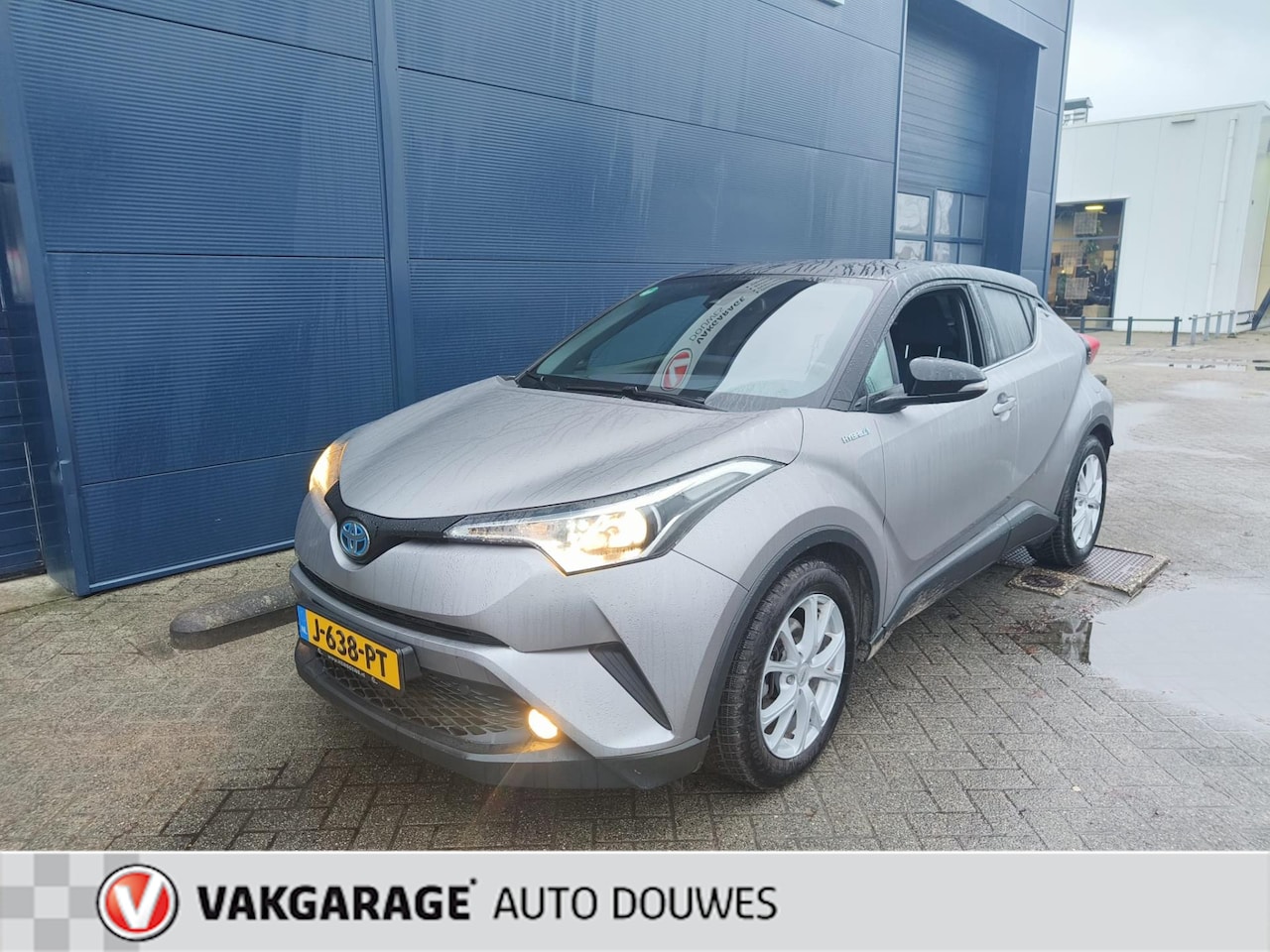 Toyota C-HR - 1.8 Hybrid Bi-Tone | Automaat | Leder | Cruise | Stoelverwarming - AutoWereld.nl