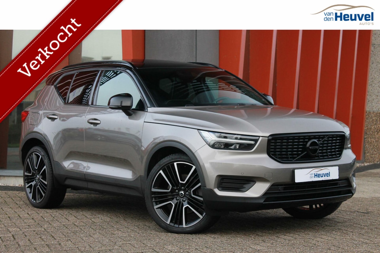 Volvo XC40 - T5 Recharge R-Design | Panoramadak | Parkeercamera | Stoelverwarming | 21 Inch | Glossy Bl - AutoWereld.nl