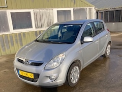 Hyundai i20 - 1.4i DynamicVersion AUTOMAAT