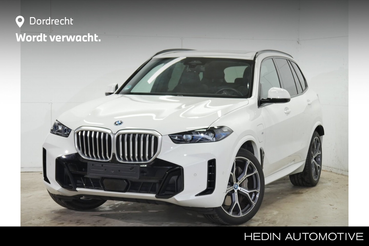 BMW X5 - xDrive50e M-Sport | Panorama | 21" | Harman Kardon | Luchtvering v+a | Trekhaak - AutoWereld.nl