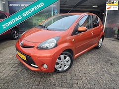 Toyota Aygo - 1.0 VVT-i Dynamic Orange | 1E EIGENAAR | 12MND GARANTIE | AIRCO | ELEC PAKKET |