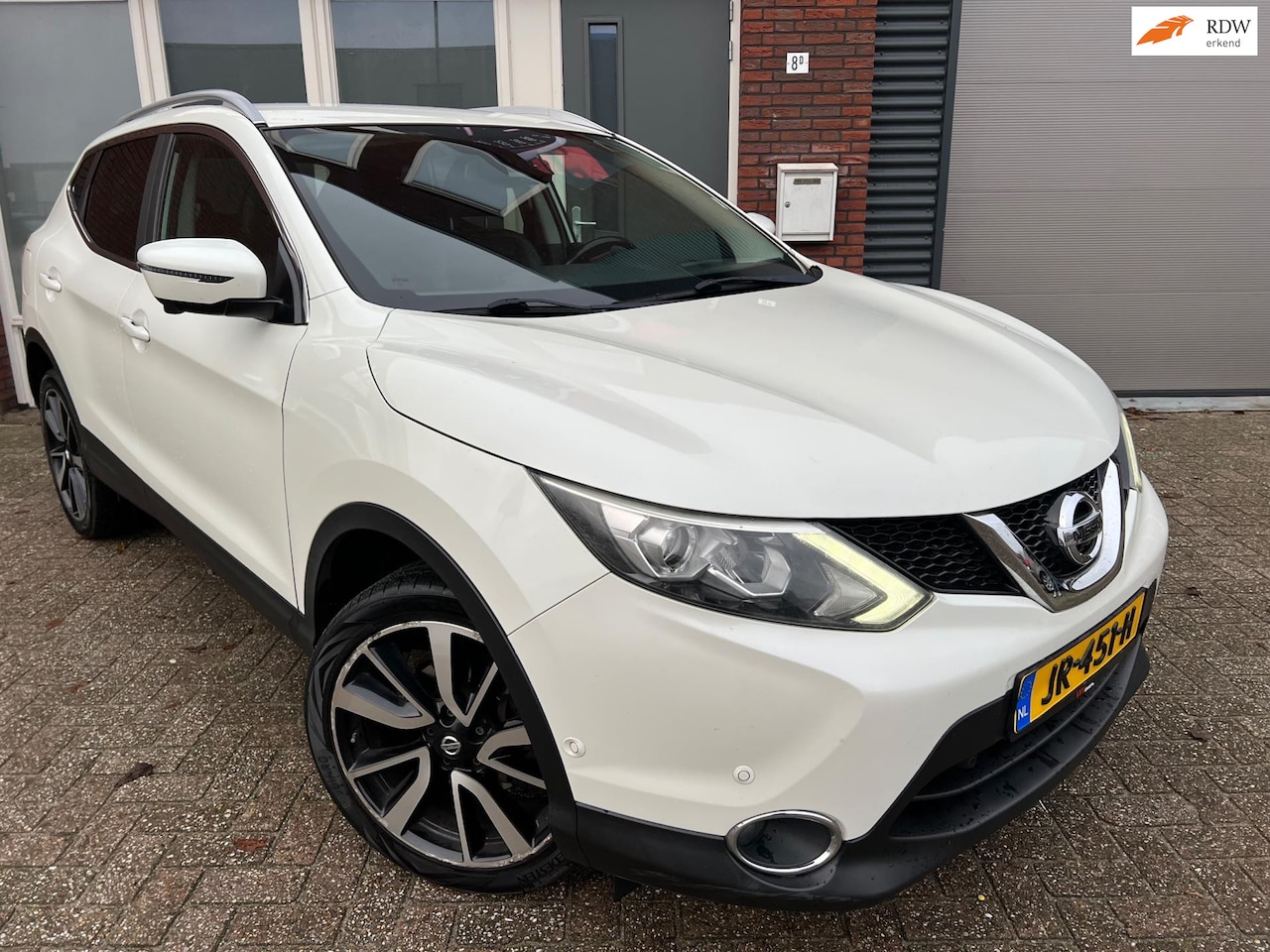 Nissan Qashqai - 1.6 Tekna / Navi / Leder / PDC / Camera / LED - AutoWereld.nl