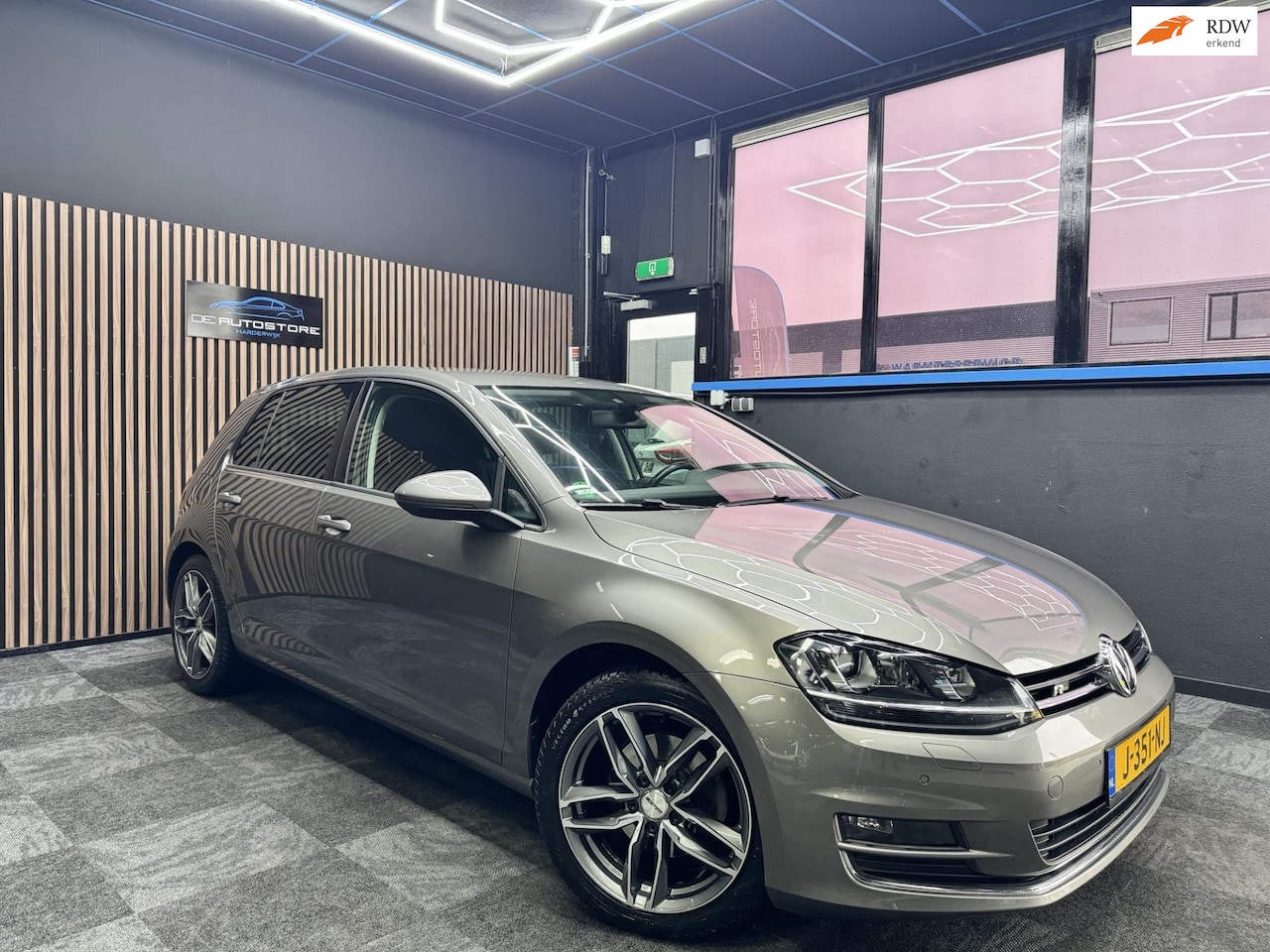 Volkswagen Golf - 1.4 TSI R-Line Pakket Navi Cruise Pdc Alcantara In perfecte Staat!!! - AutoWereld.nl