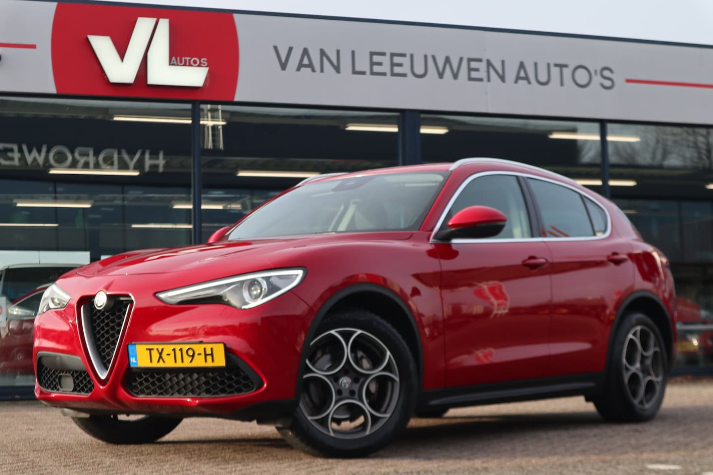 Alfa Romeo Stelvio - 2.0 T AWD First Edition | 280 PK |  Navigatie | Stoel verwarming | Trekhaak | - AutoWereld.nl