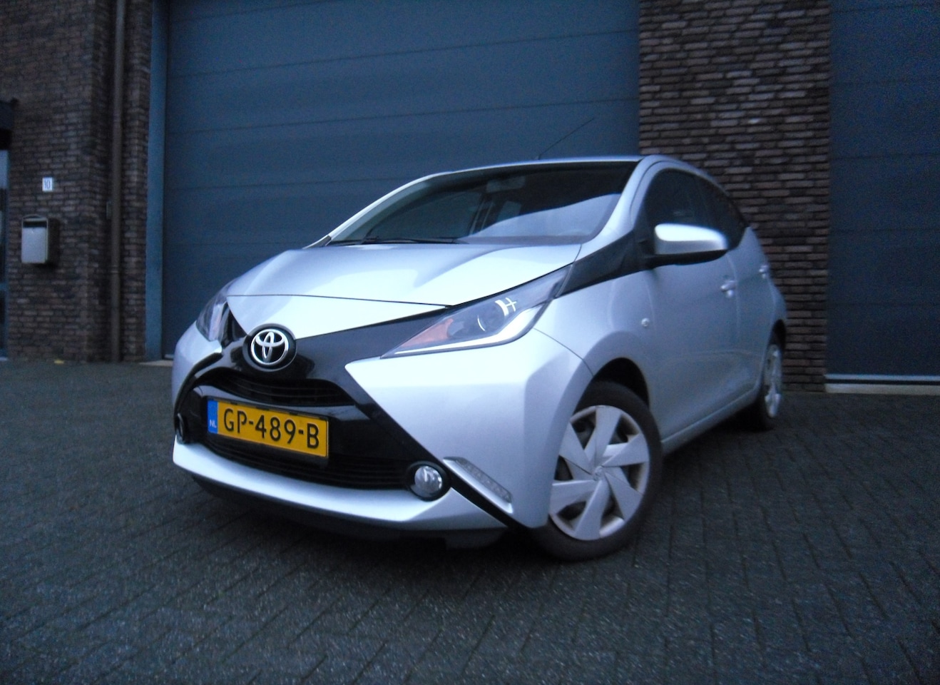 Toyota Aygo - 1.0 VVT-i x-play 5drs 72dKM Nap Achteruitrijcamera - AutoWereld.nl