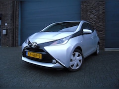 Toyota Aygo - 1.0 VVT-i x-play 5drs 72dKM Nap Achteruitrijcamera