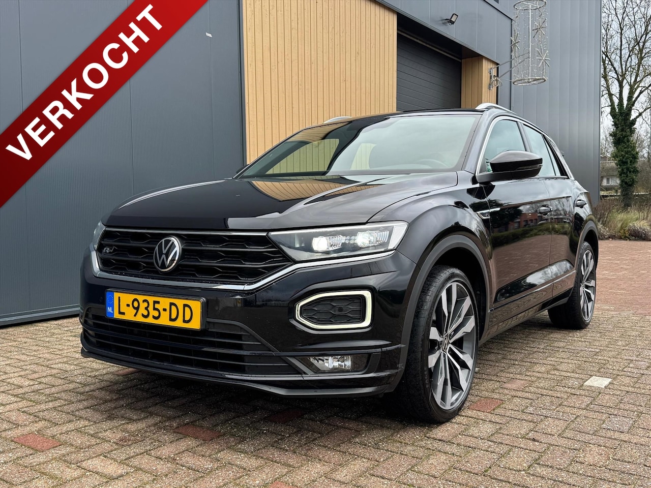 Volkswagen T-Roc - 1.5 TSI 150pk 7-DSG Sport R-Line | NL Auto | Trekhaak | Adaptive Cruise | Carplay | - AutoWereld.nl