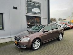 Skoda Octavia - 1.4 TSI Greentech Elegance Businessline xenon clima cruise zeer netjes