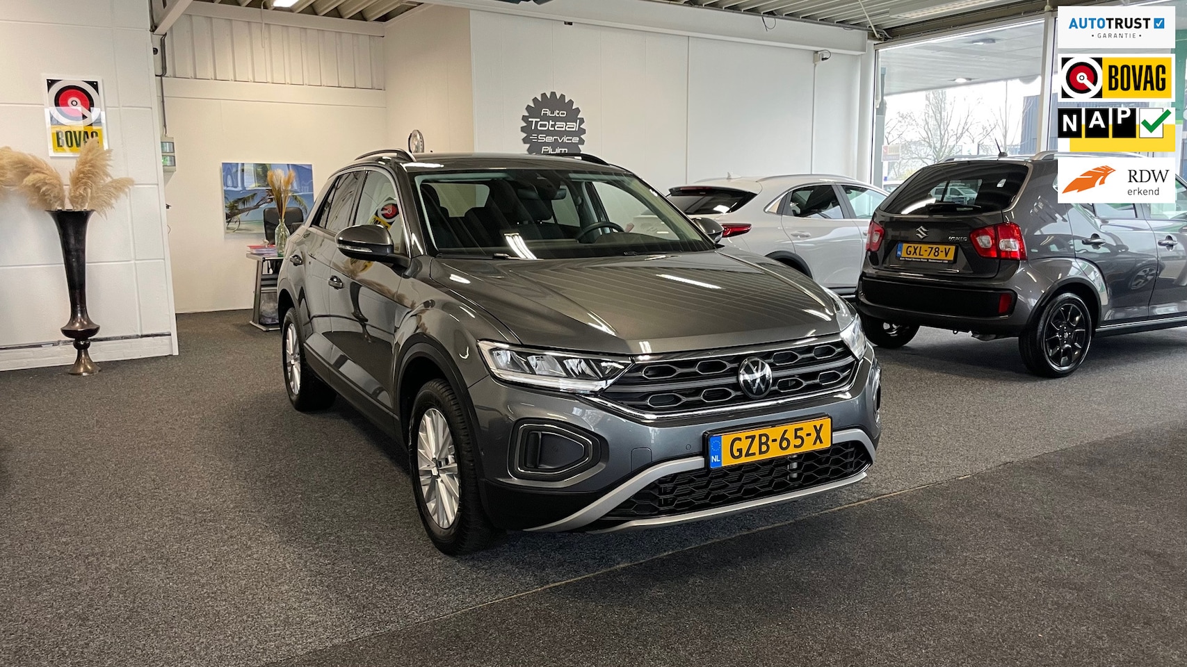 Volkswagen T-Roc - 1.0 TSI Life Business 1.0 TSI Life Business, Navigatie, Climate, Carplay, Led, Lichtmetaal. - AutoWereld.nl