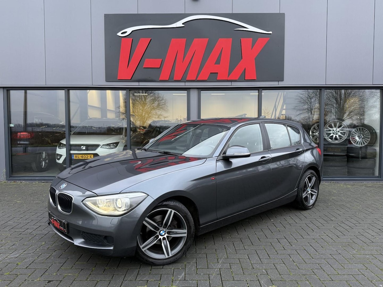 BMW 1-serie - 116i Business Xenon Navi Carplay Stoelverw - AutoWereld.nl