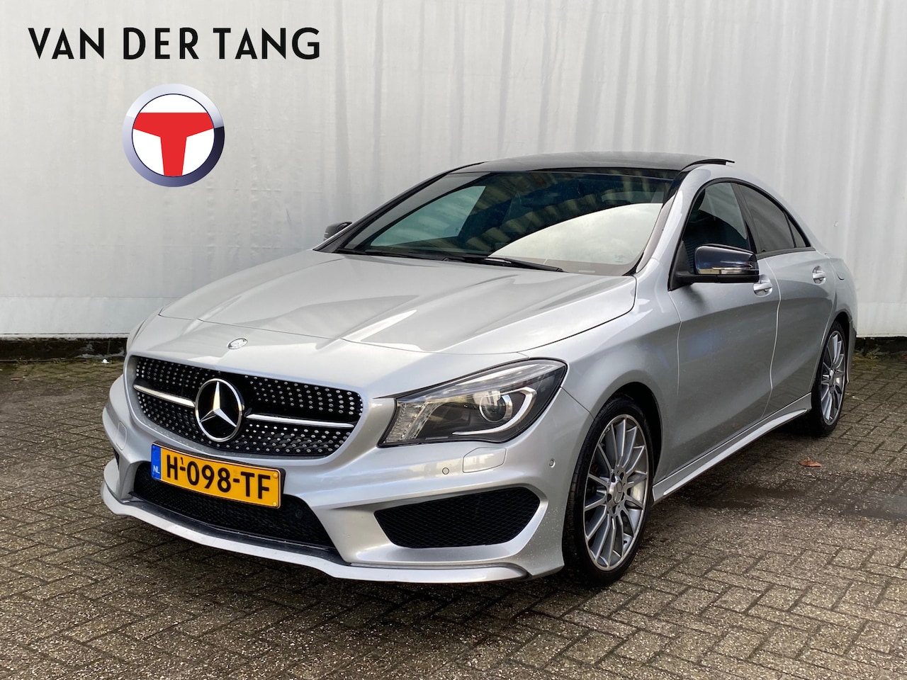 Mercedes-Benz CLA-Klasse - 180 Prestige Automaat Pano / AMG Pakket / Stoelverw - AutoWereld.nl