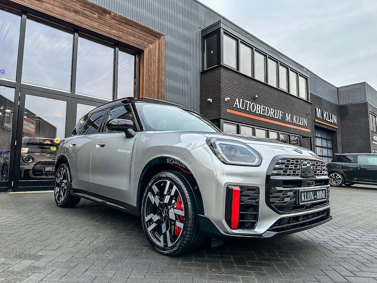 MINI Countryman - Mini 2.0 JCW ALL4 John Cooper Works F1 aut 300pk/pano/bomvol/np:94.000,- - AutoWereld.nl