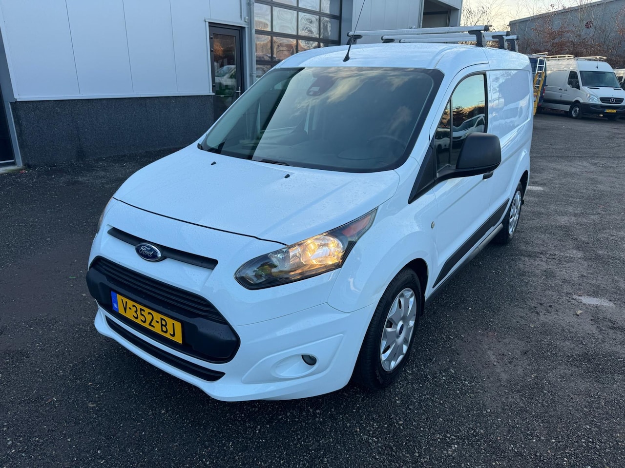 Ford Transit Connect - 1.5 TDCI L1 Trend Airco / Dakrek - AutoWereld.nl