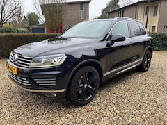 Volkswagen Touareg - 3.0 TDI R-line