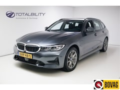 BMW 3-serie Touring - 330e Business Sportline 292 PK Panoramadak, Trekhaak, Stoel- stuurverw. Headup, Comfort ac