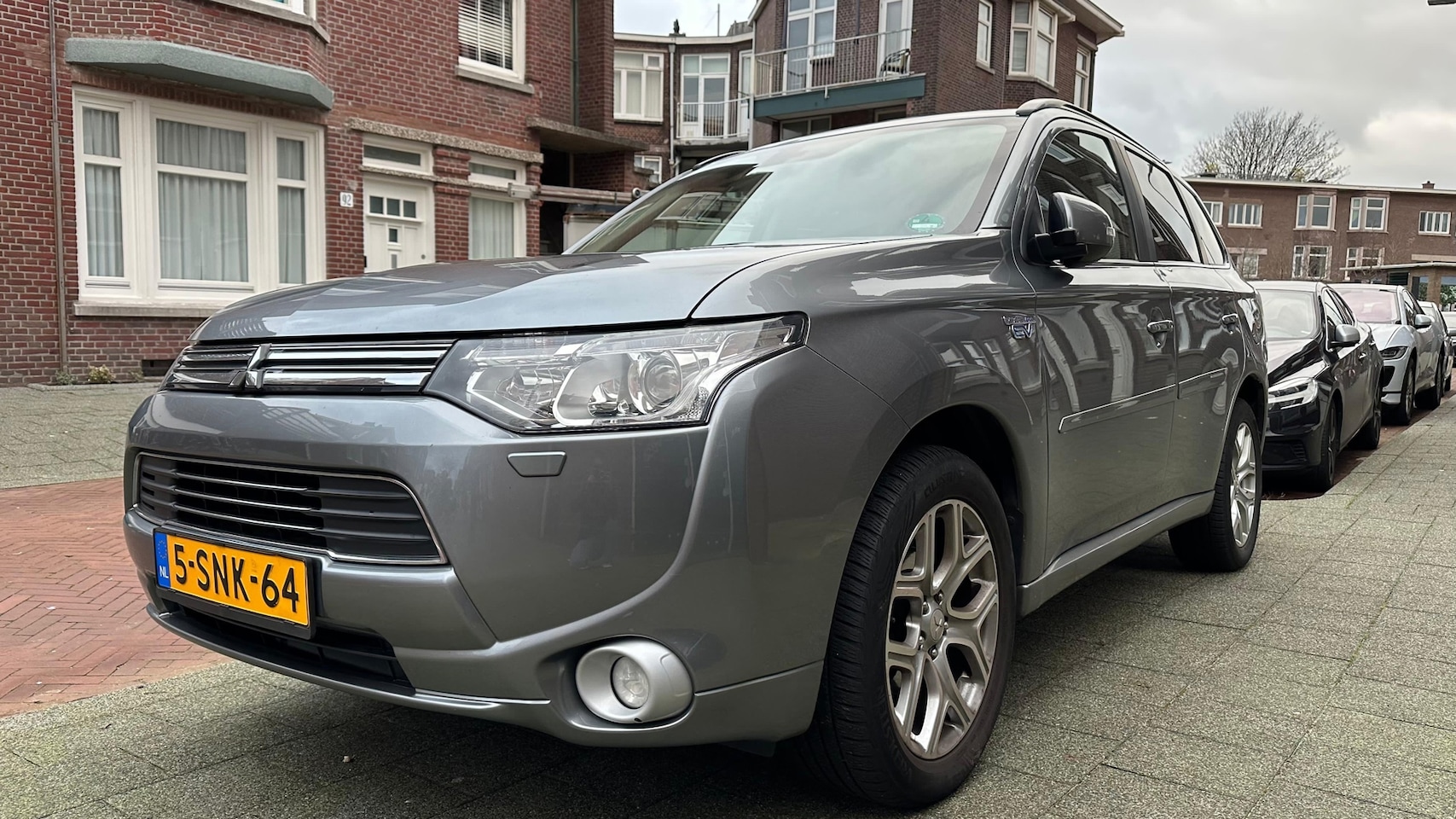 Mitsubishi Outlander - 2.0 PHEV Instyle+ Adaptief Cruise 1e Eig Dealer OH! Nette Auto Leer - AutoWereld.nl