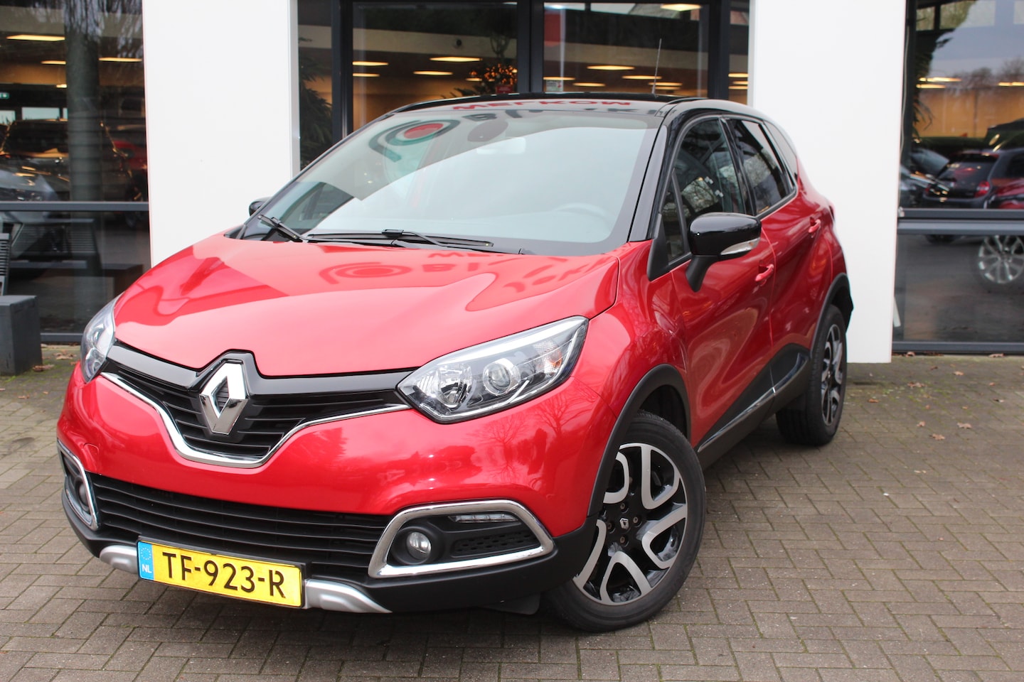 Renault Captur - 1.2 TCe Helly Hansen 120 EDC AUTOMAAT,RLINK,TREKHAAK - AutoWereld.nl