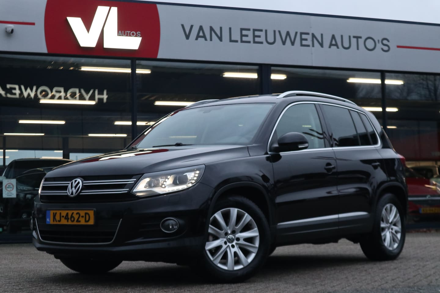 Volkswagen Tiguan - 2.0 TDI Sport&Style | Pano | Stoelverwarming | Cruise - AutoWereld.nl