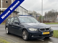 BMW 3-serie Touring - 318i Business Line | Lederen bekleding | NL & NAP | Navigatie | Trekhaak | Cruise Control