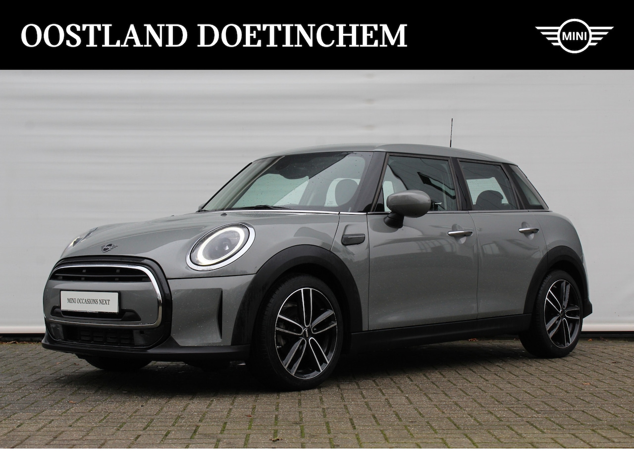 MINI Cooper - Hatchback Essential Automaat / Multifunctioneel stuurwiel / LED / PDC achter / Cruise Cont - AutoWereld.nl