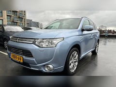 Mitsubishi Outlander - 2.0 PHEV Instyle Zeer Nette Auto met veel opties en 30km Accu bereik