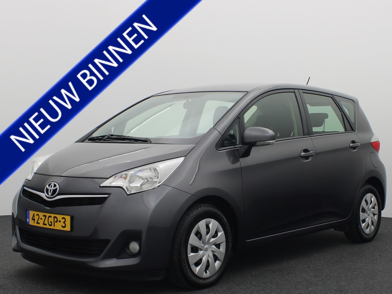 Toyota Verso S - 1.3 VVT-i Aspiration CAMERA / CLIMA / TREKHAAK / BLUETOOTH / MFS - AutoWereld.nl