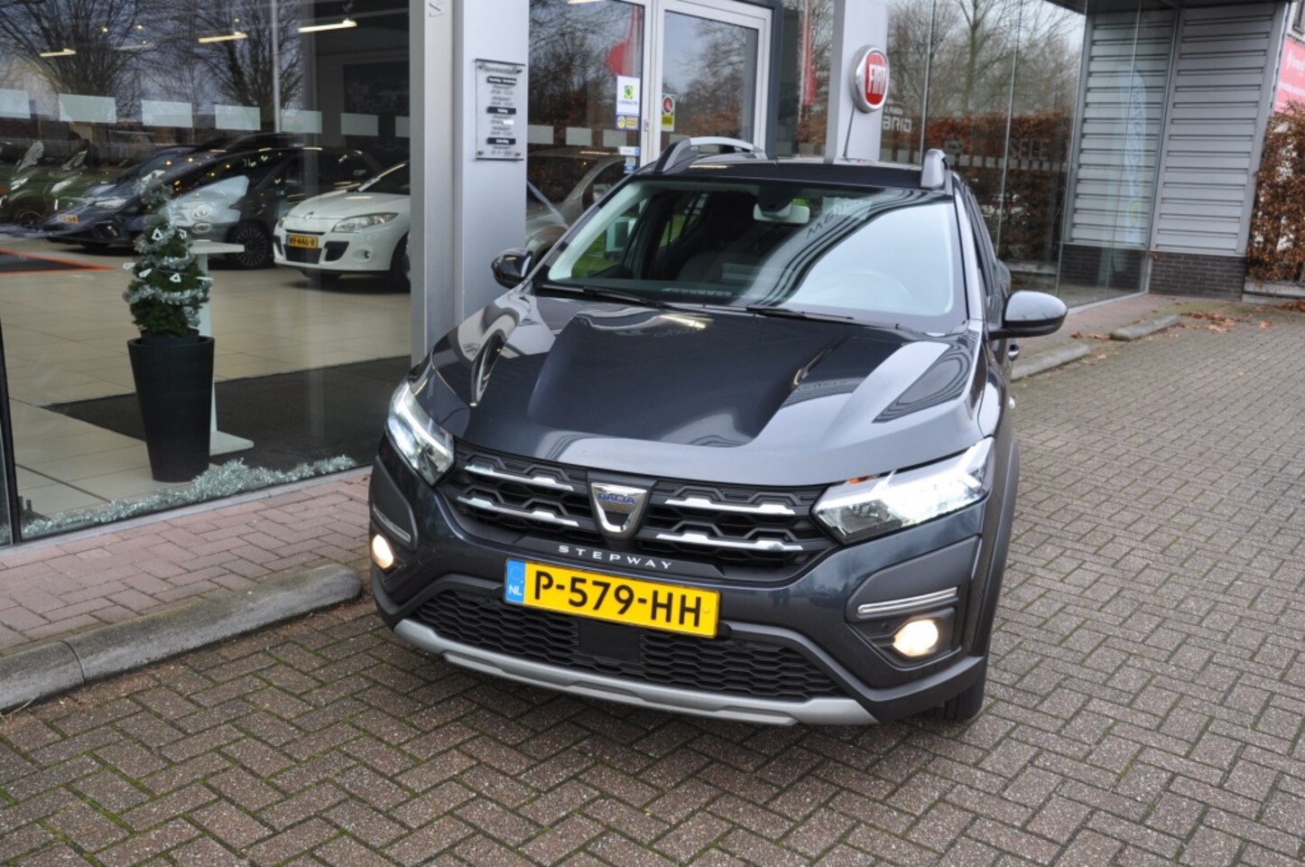 Dacia Sandero - Clima Apple/ Andoid Trekhaa 1.0 TCe Bi-F Essent. - AutoWereld.nl