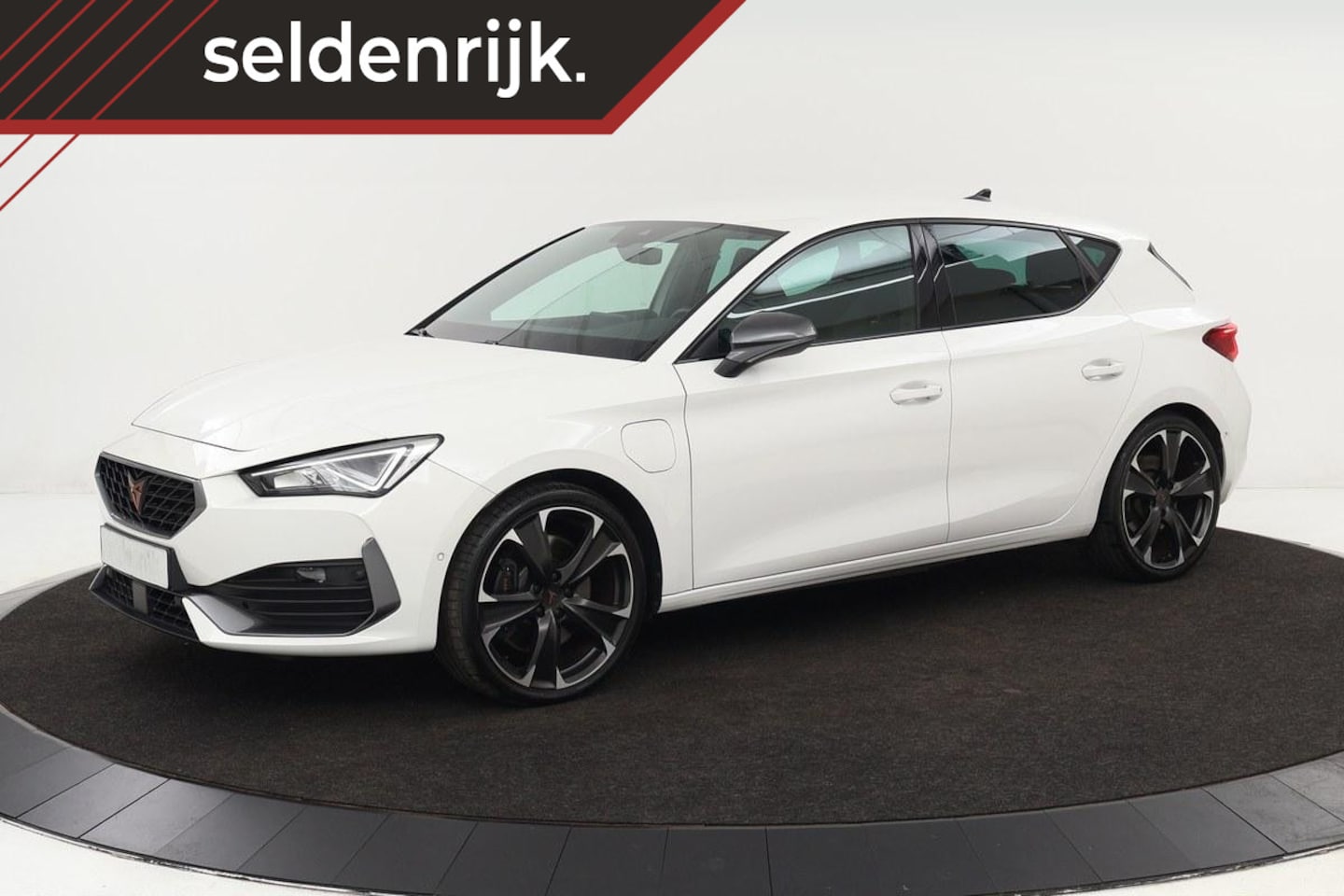 CUPRA Leon - 1.4 e-Hybrid VZ | 245pk | Stoel & stuurverwarming | Camera | Sportstoelen | Navigatie | Ke - AutoWereld.nl