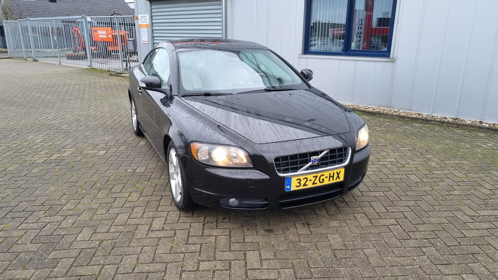 Volvo C70 Convertible - 2.4i Momentum 2.4i Momentum - AutoWereld.nl