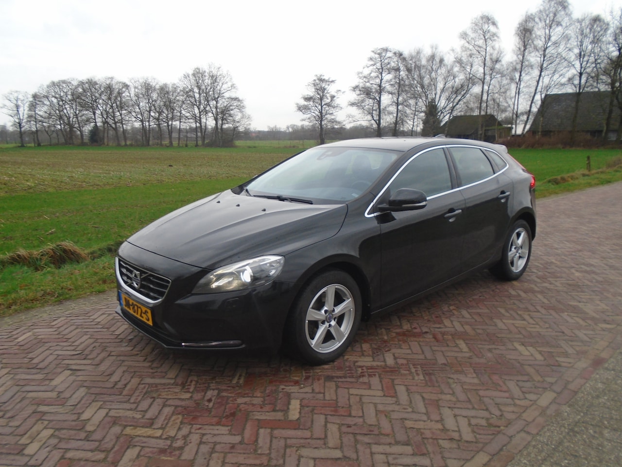 Volvo V40 - 2.0 T3 Momentum NAVI AFN TRHAAK XENON - AutoWereld.nl