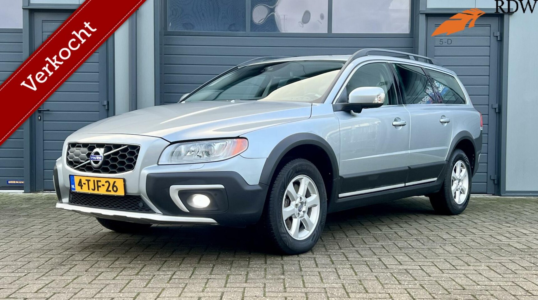 Volvo XC70 - 2.4 D5 AWD 5 Cil. 215pk Nordic+ | UNIEK !| Automaat | Trekhaak | Adpt. Cruise | Panoramada - AutoWereld.nl