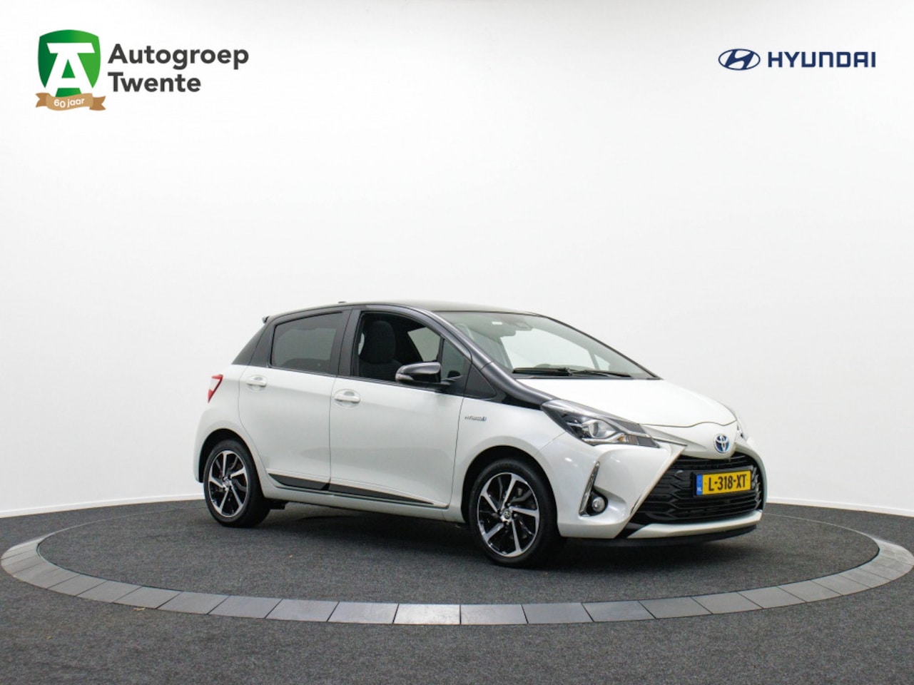 Toyota Yaris - 1.5 Hybrid Executive | Panoramadak | Navigatie - AutoWereld.nl