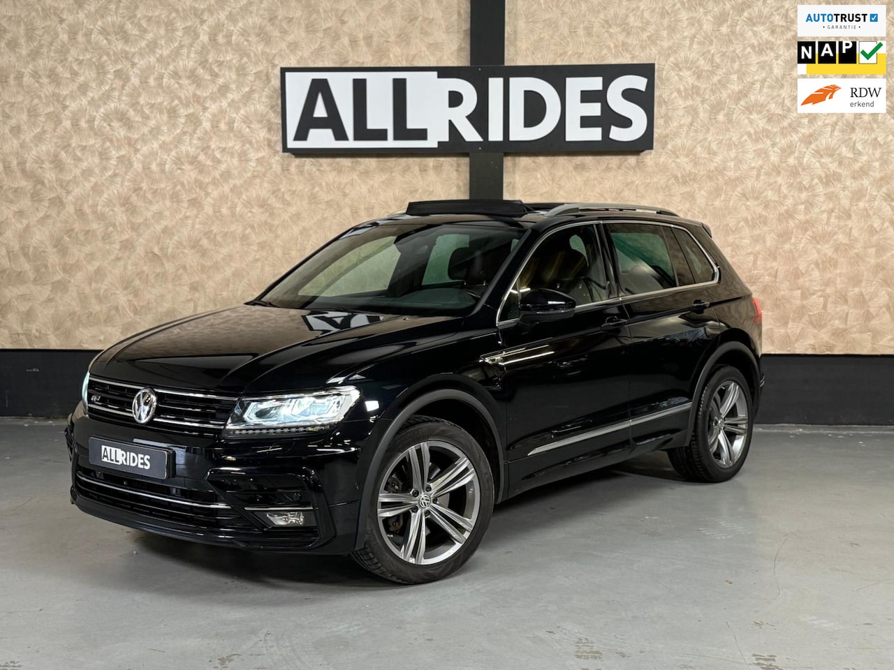 Volkswagen Tiguan - 2.0 TSI 4Motion Highline Business R Line |Pano | stoelverwarming | Leer | memory | keyless - AutoWereld.nl