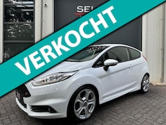 Ford Fiesta - 1.6 ST2 182 Pk Navigatie/Cruise/Climate/Stoelverwarming/LED/Recaro/Bluetooth/18 Inch/USB/A