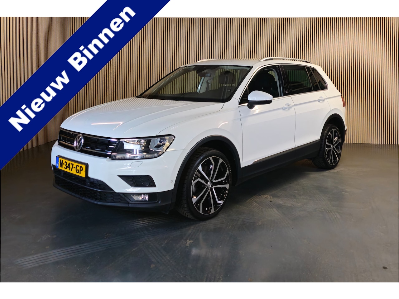 Volkswagen Tiguan - 1.4 TSI Comfortline Business - Stoel/stuurverwarming - Apple carplay/android auto - Climat - AutoWereld.nl