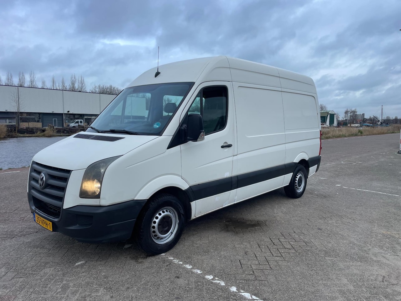 Volkswagen Crafter - 30 2.5 TDI L2H2 DC Trendline!AIRCO!ELECKTRISH RAAM&SPIEGEL!DBL CABINE!APK:22-01-2025!CENTR - AutoWereld.nl